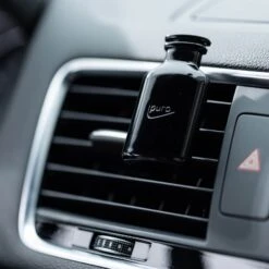 CLASSIC Ipuro Noir Autoduft Nachfüllpack -Ipuro Verkaufsgeschäft ipuro carline schwarz im Auto 5fbf5979 756e 4036 853b fa27d025b518