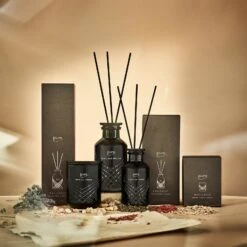 EXCLUSIVE Ipuro Oud Intense Duftkerze -Ipuro Verkaufsgeschäft oud intense Kollektion Verpackung